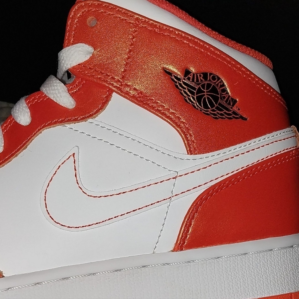 Nike Air Jordan 1 Mid GS Electro Orange - Picture 6 of 12